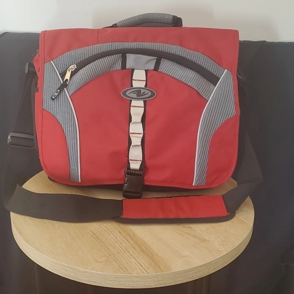 Athletic Works Messenger Bag with shoulder strap
